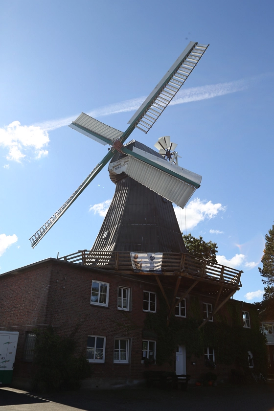 Braaker Mühle im Hochformart © Amt Siek